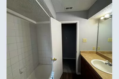 2414 W Northgate Drive, Irving, TX 75062 - Photo 17