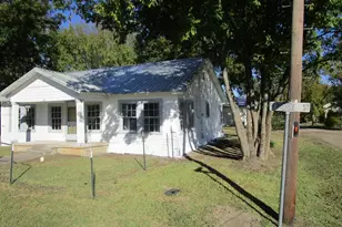 801 W Pierce St, Clarksville, TX 75426 - Photo 3