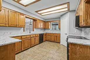 2210 Highlake Dr, Weatherford, TX 76087 - Photo 9