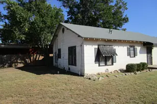 402 N 3rd St, Crowell, TX 79227 - Photo 3