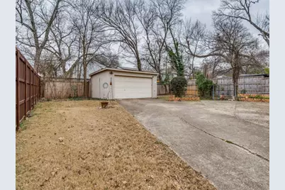 10422 Lake Gardens Drive, Dallas, TX 75218 - Photo 21