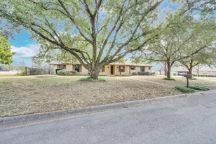 100 Delmore Dr, Hillsboro, TX 76645 - Photo 33