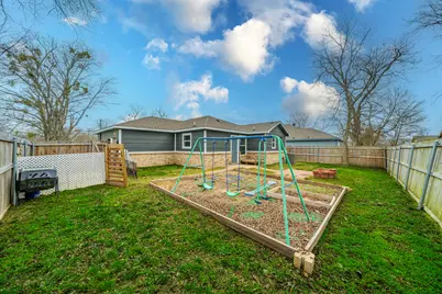 813 Jones Street, Greenville, TX 75401 - Photo 23