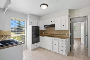 10304 Oak Creek Dr, Greenville, TX 75402 - Photo 9