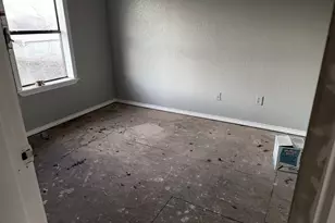 1032 W Oak St, Weatherford, TX 76086 - Photo 31