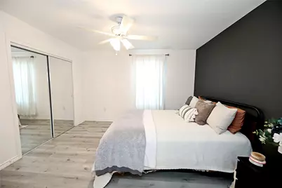 212 E Clay Street, Bowie, TX 76230 - Photo 11