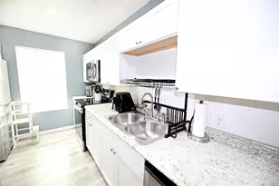 212 E Clay St, Bowie, TX 76230 - Photo 9