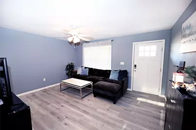 212 E Clay Street, Bowie, TX 76230 - Photo 5