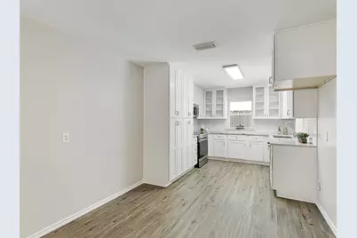 2130 Southmoor Drive, Carrollton, TX 75006 - Photo 9