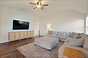 10329 Kingspoint Blvd, Fort Worth, TX 76140 - Photo 13