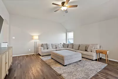 10329 Kingspoint Boulevard, Fort Worth, TX 76140 - Photo 3