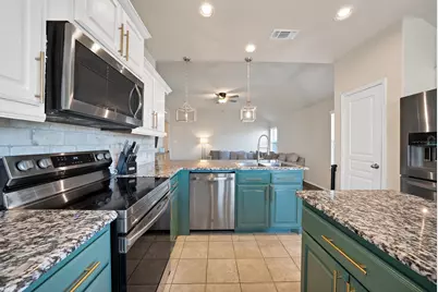 10329 Kingspoint Boulevard, Fort Worth, TX 76140 - Photo 9