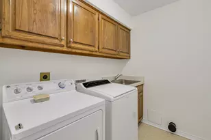 9009 Windy Crest Dr, Dallas, TX 75243 - Photo 29