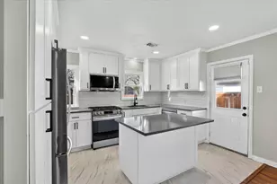 3620 Stadium Dr, Fort Worth, TX 76109 - Photo 9