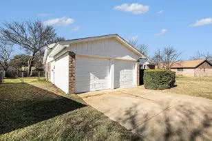 125 Roundtree Dr, Crowley, TX 76036 - Photo 23
