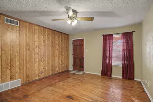 1921 Meadow Ln, Arlington, TX 76010 - Photo 11