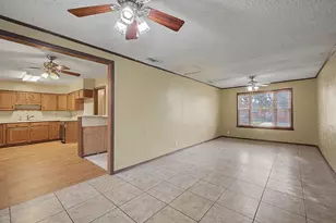 1921 Meadow Ln, Arlington, TX 76010 - Photo 17