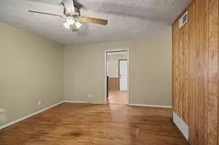 1921 Meadow Ln, Arlington, TX 76010 - Photo 9