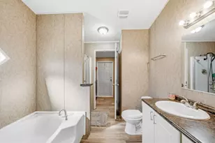 1618 Lands End St, Granbury, TX 76048 - Photo 15