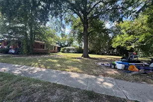 521 N 1st St, Lufkin, TX 75901 - Photo 11