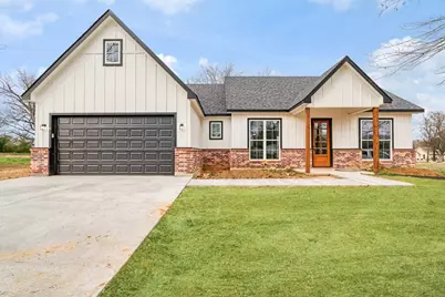 535 E Fairview St, Blossom, TX 75416 - Photo 3