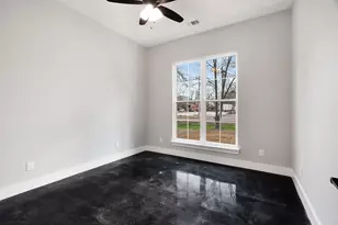 535 E Fairview St, Blossom, TX 75416 - Photo 17