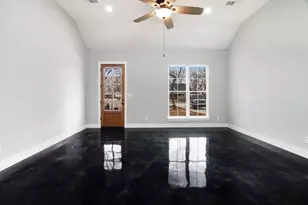 535 E Fairview St, Blossom, TX 75416 - Photo 5