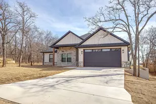 725 Haynie Dr, Runaway Bay, TX 76426 - Photo 3