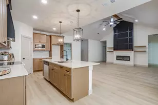 725 Haynie Dr, Runaway Bay, TX 76426 - Photo 5