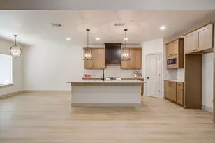 725 Haynie Dr, Runaway Bay, TX 76426 - Photo 19