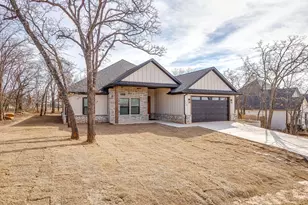 725 Haynie Dr, Runaway Bay, TX 76426 - Photo 5