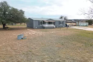 752 Memory Ln, Evant, TX 76525 - Photo 5