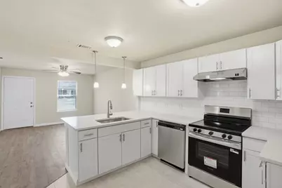 816 Bradley Street, Fort Worth, TX 76103 - Photo 3