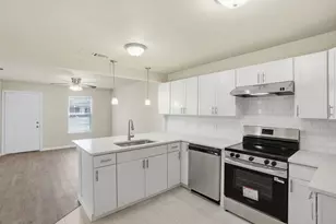 816 Bradley St, Fort Worth, TX 76103 - Photo 3