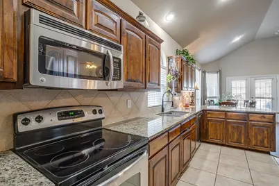 729 W Bend Boulevard, Burleson, TX 76028 - Photo 9