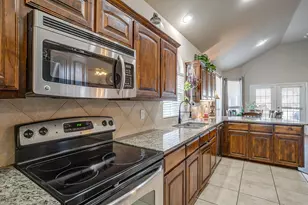 729 W Bend Blvd, Burleson, TX 76028 - Photo 9