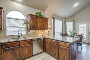 729 W Bend Blvd, Burleson, TX 76028 - Photo 3