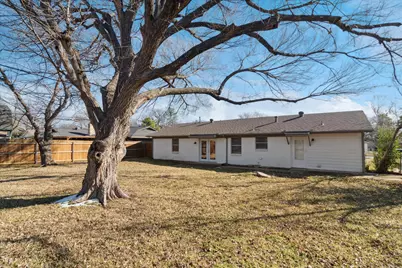 852 W Redbud Drive, Hurst, TX 76053 - Photo 23