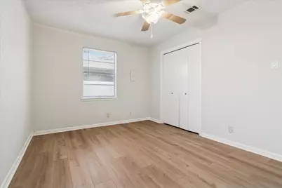 852 W Redbud Drive, Hurst, TX 76053 - Photo 17