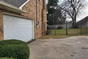 1905 Libby Ln, Grand Prairie, TX 75050 - Photo 23