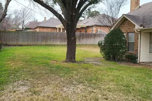 1905 Libby Ln, Grand Prairie, TX 75050 - Photo 21