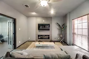 4547 Buckingham Dr, Grand Prairie, TX 75052 - Photo 3