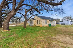1013 Tejas Ln, Stephenville, TX 76401 - Photo 3