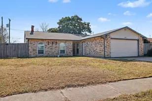 820 Levelland Dr, Arlington, TX 76017 - Photo 3