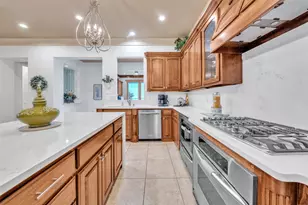 2400 Vineyard Dr, Granbury, TX 76048 - Photo 7