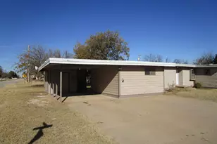 602 E Texas St, Crowell, TX 79227 - Photo 3