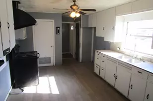 602 E Texas St, Crowell, TX 79227 - Photo 15