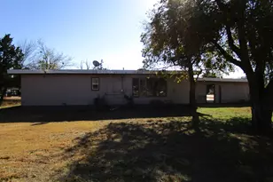 602 E Texas St, Crowell, TX 79227 - Photo 9