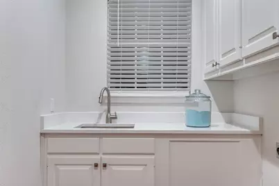 8931 Club Creek Circle, Dallas, TX 75238 - Photo 33