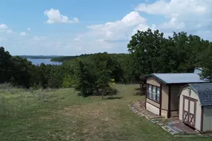 194 Lakeview Ct, Sunset, TX 76270 - Photo 1